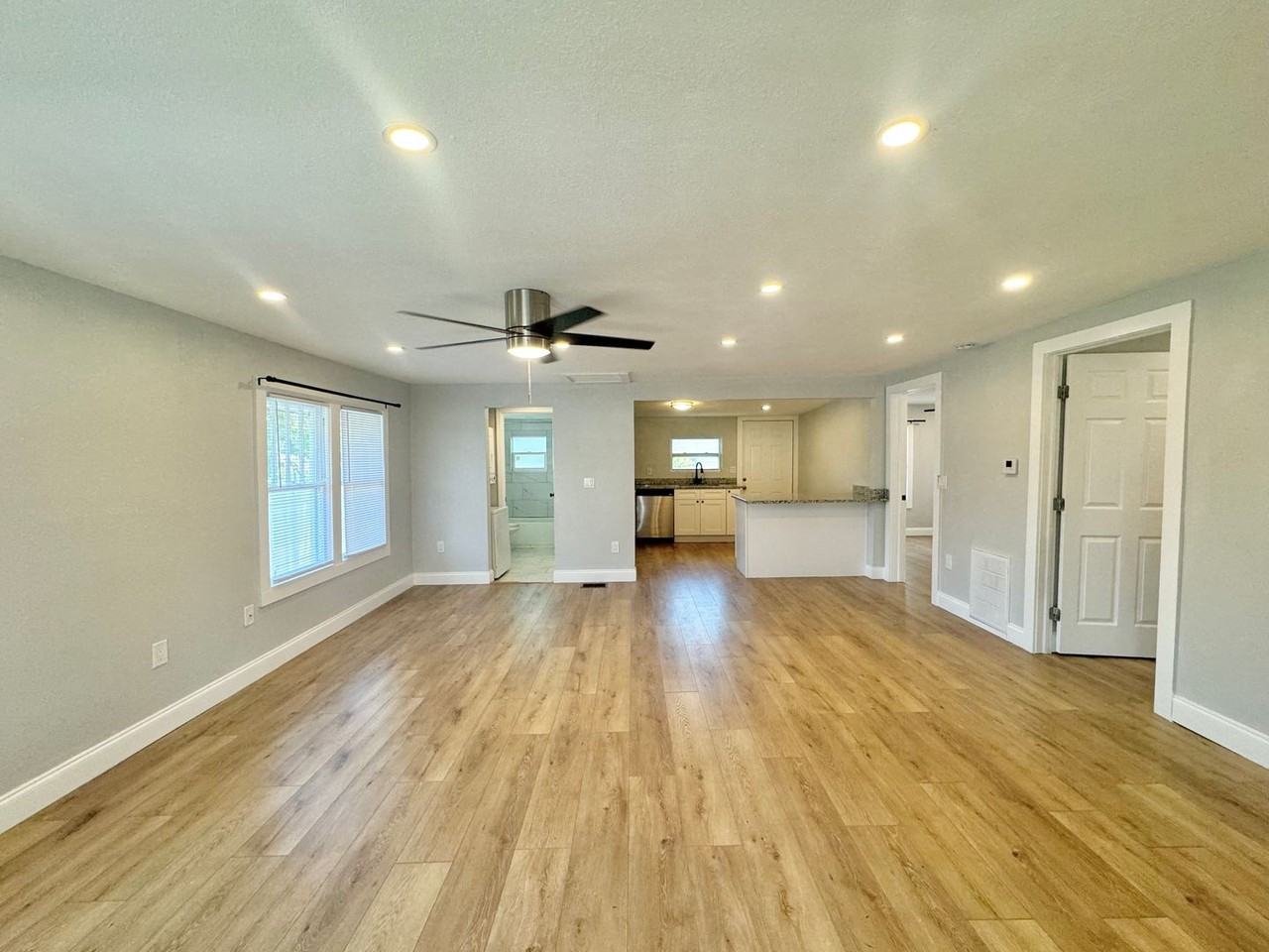 248 Avenue L Ne - Photo 2 of 23