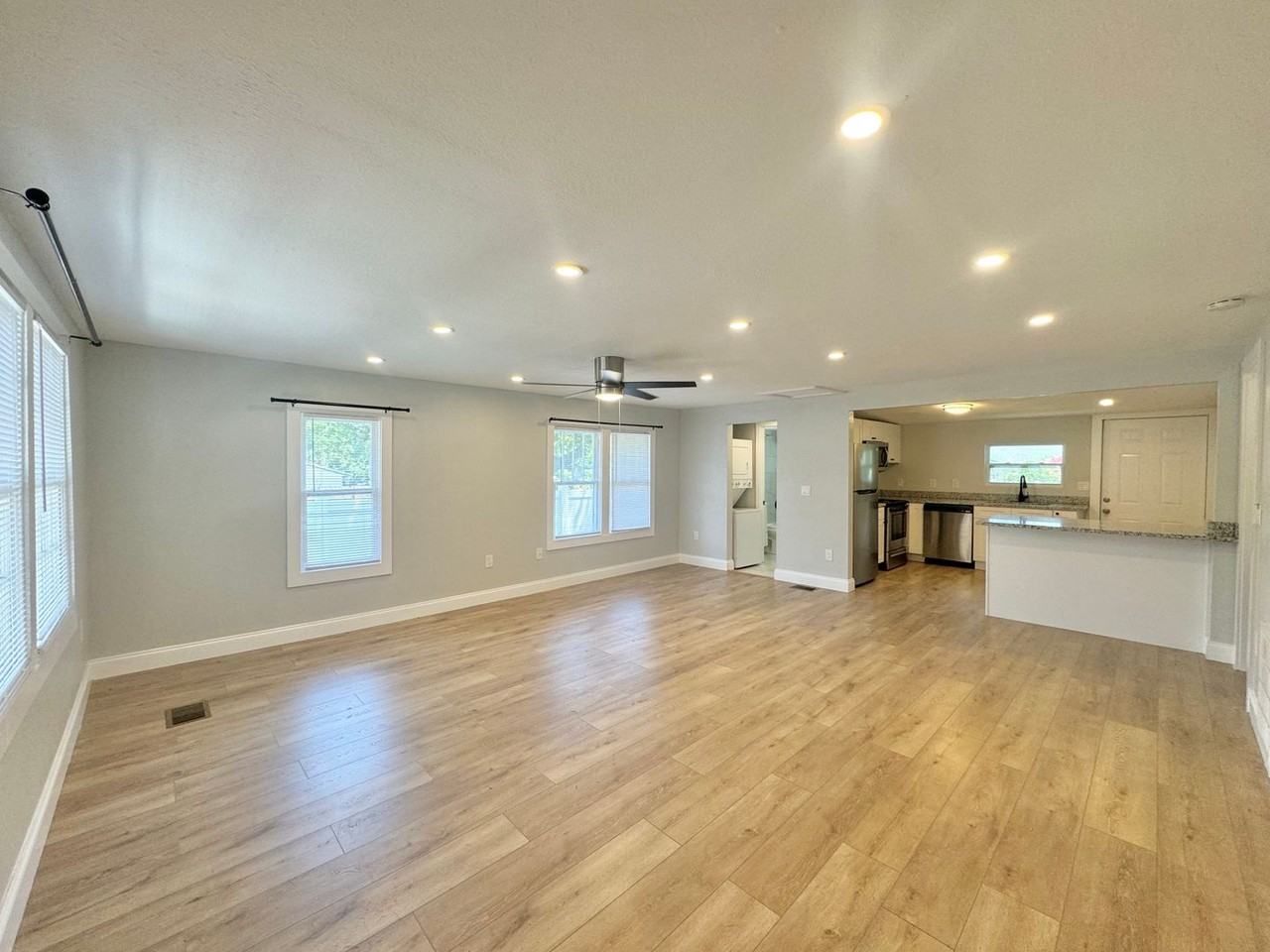 248 Avenue L Ne - Photo 3 of 23