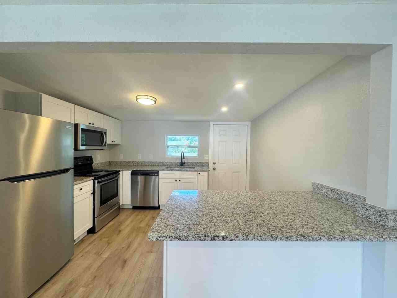 248 Avenue L Ne - Photo 5 of 23