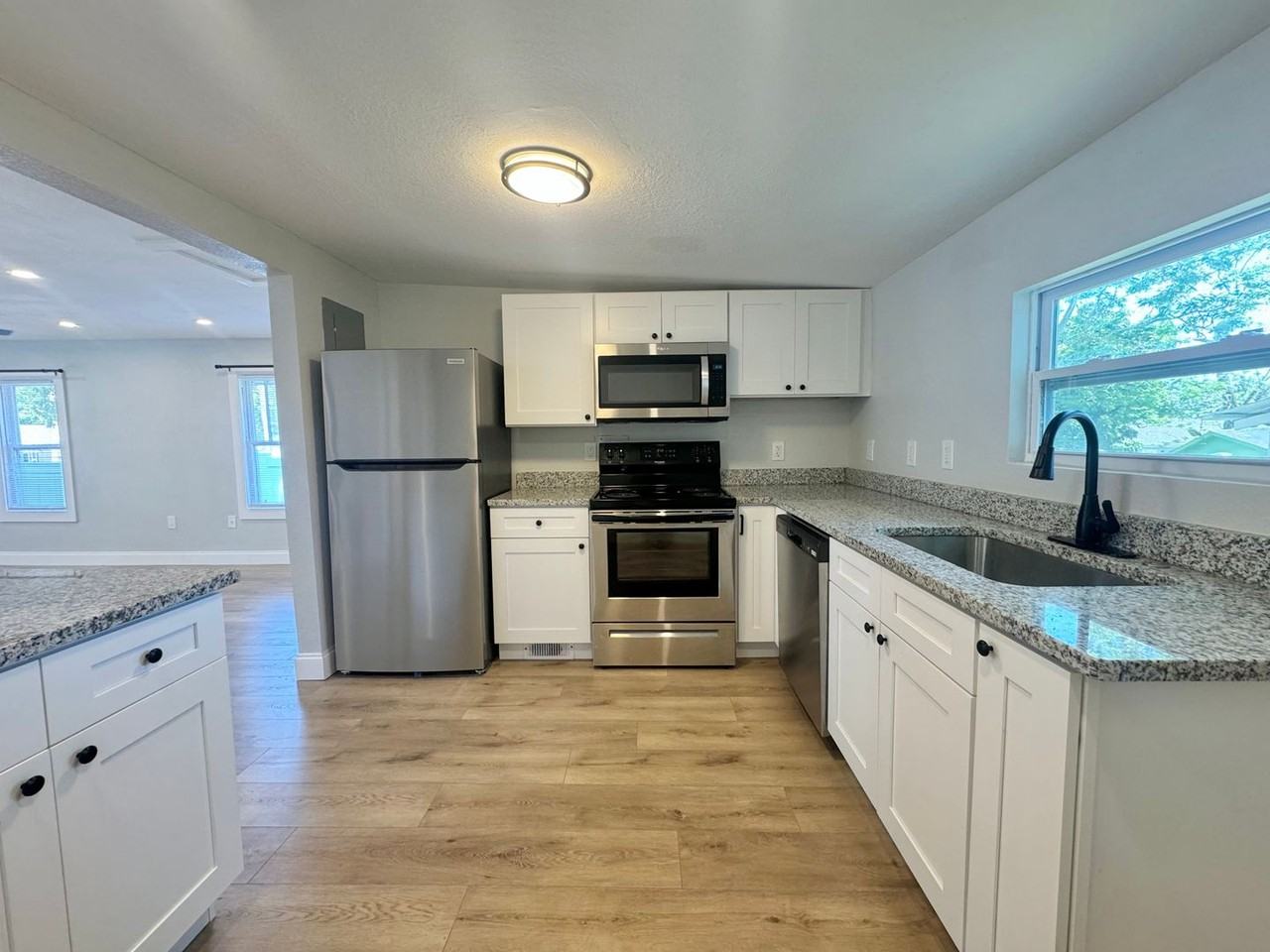 248 Avenue L Ne - Photo 7 of 23
