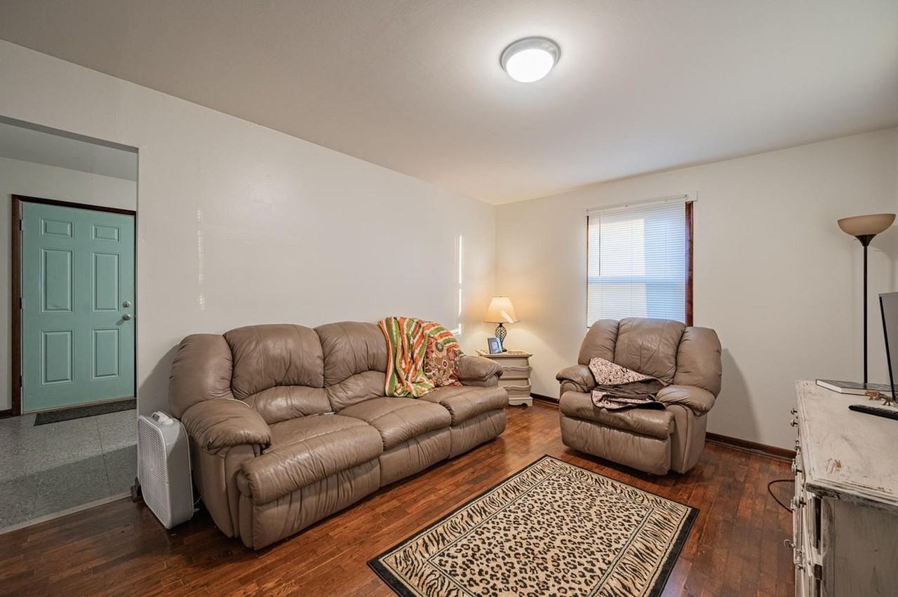 934 S Kansas Ave - Photo 6 of 29