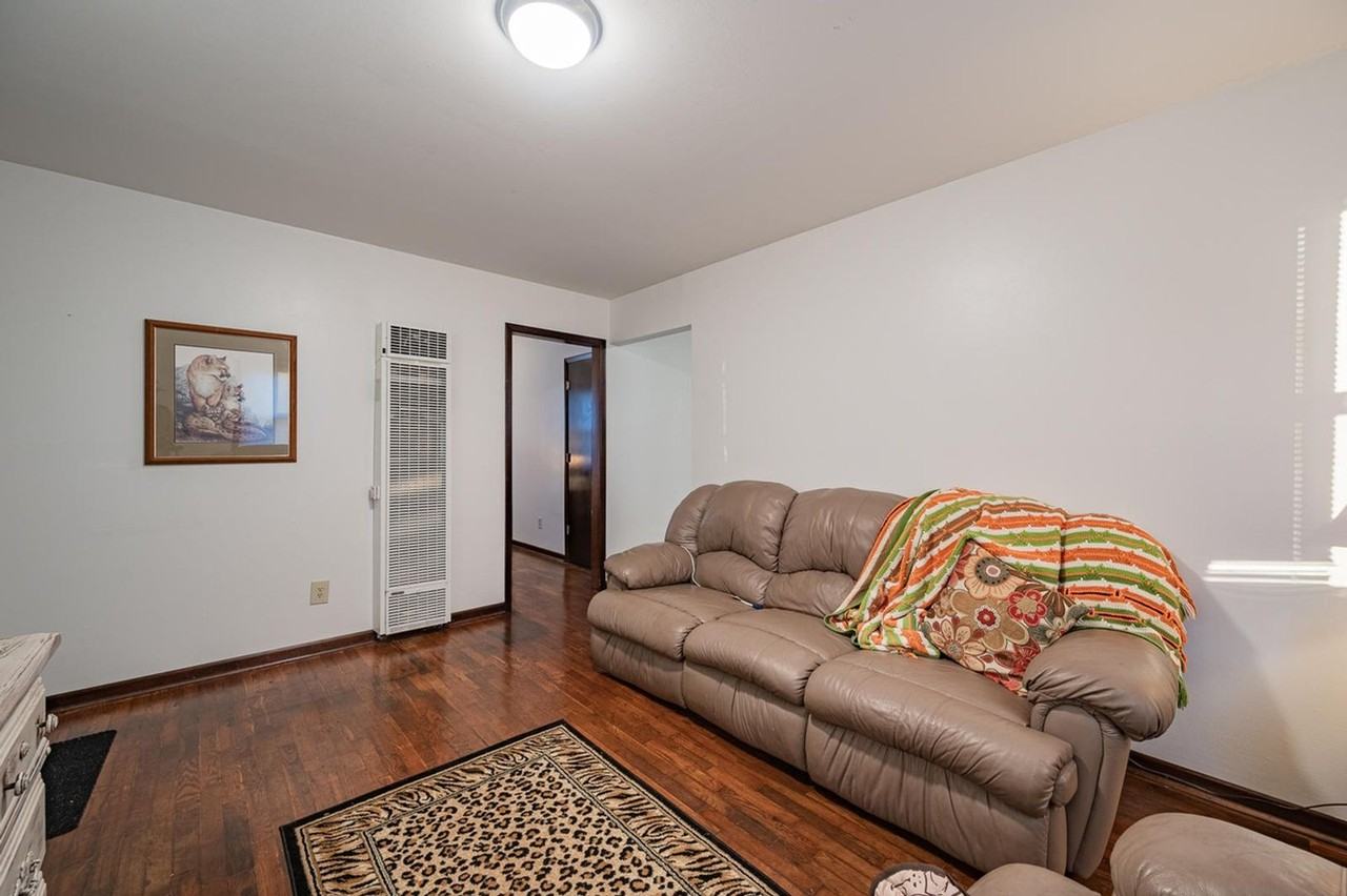 934 S Kansas Ave - Photo 7 of 29