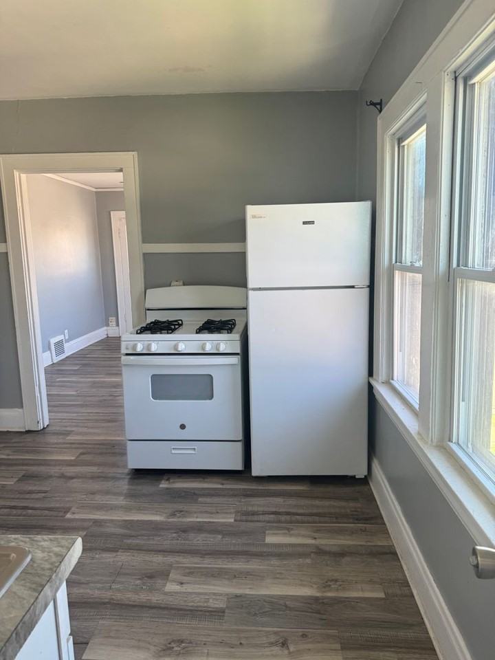 2221 50th St. (Duplex) - Photo 3 of 7