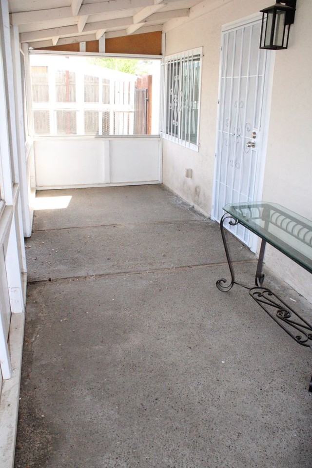 135 Poinsettia Ave - Photo 4 of 31