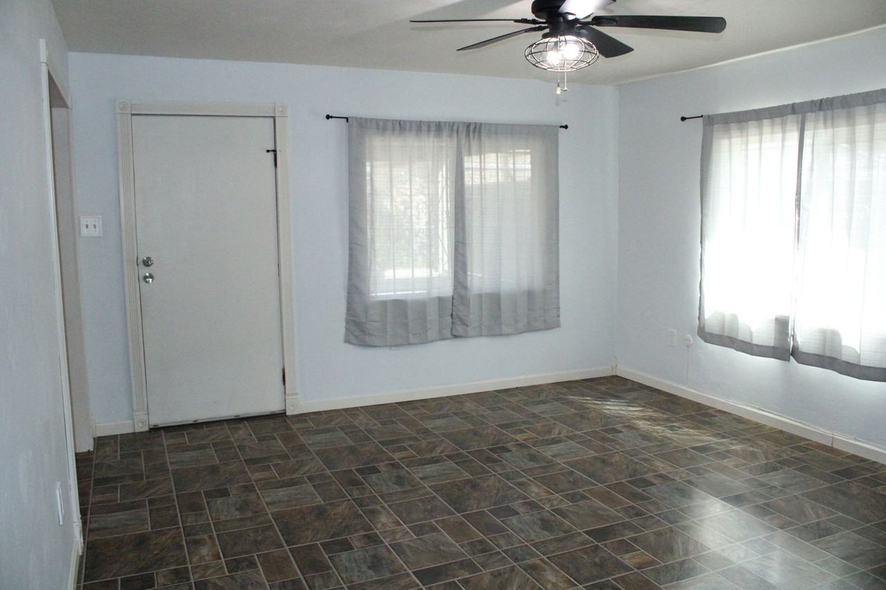 135 Poinsettia Ave - Photo 6 of 31