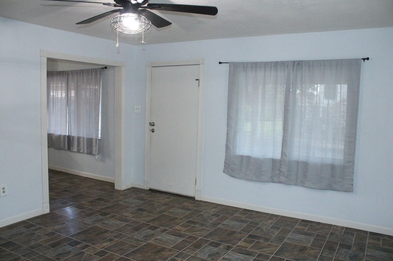 135 Poinsettia Ave - Photo 7 of 31