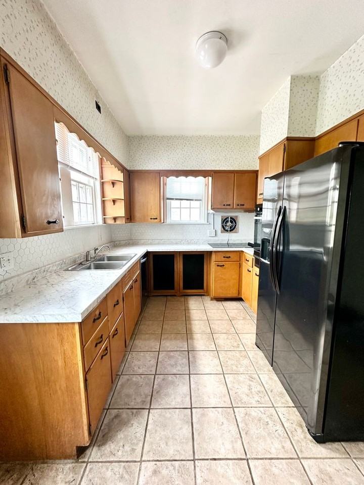 648 Bush St - Photo 3 of 11