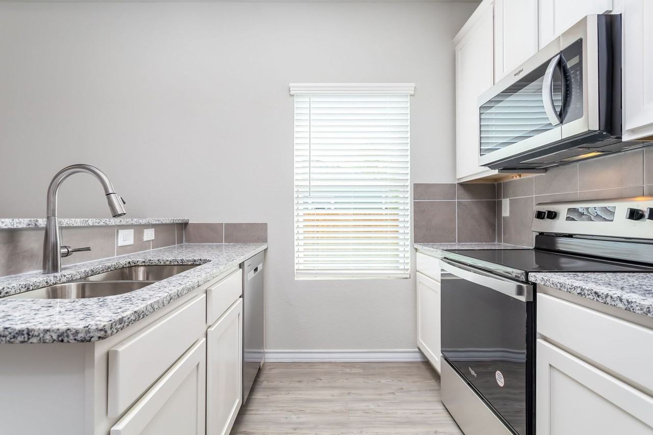 500-502 Hudson St - Photo 2 of 28