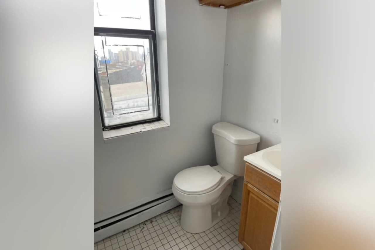 320 69th St - Photo 2 of 25