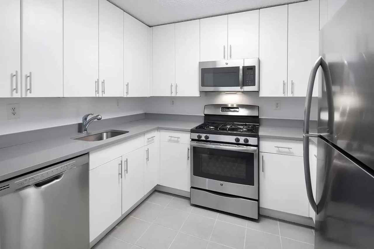 2 River Ct - Photo 3 of 10