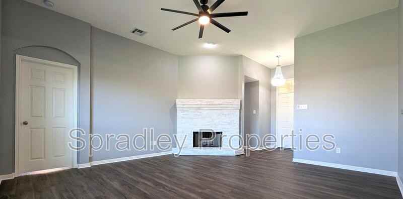 7812 Fieldstone Dr - Photo 2 of 11