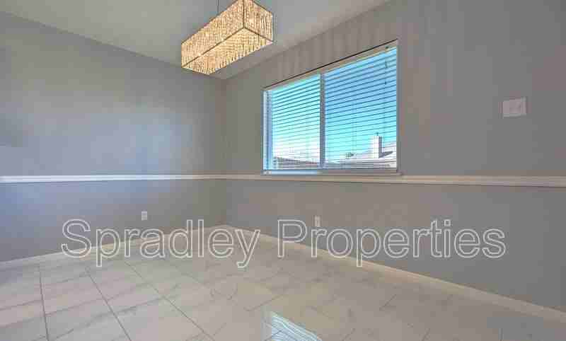 7812 Fieldstone Dr - Photo 3 of 11