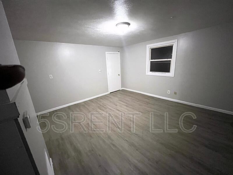 236 S Mary Ellen St - Photo 4 of 11