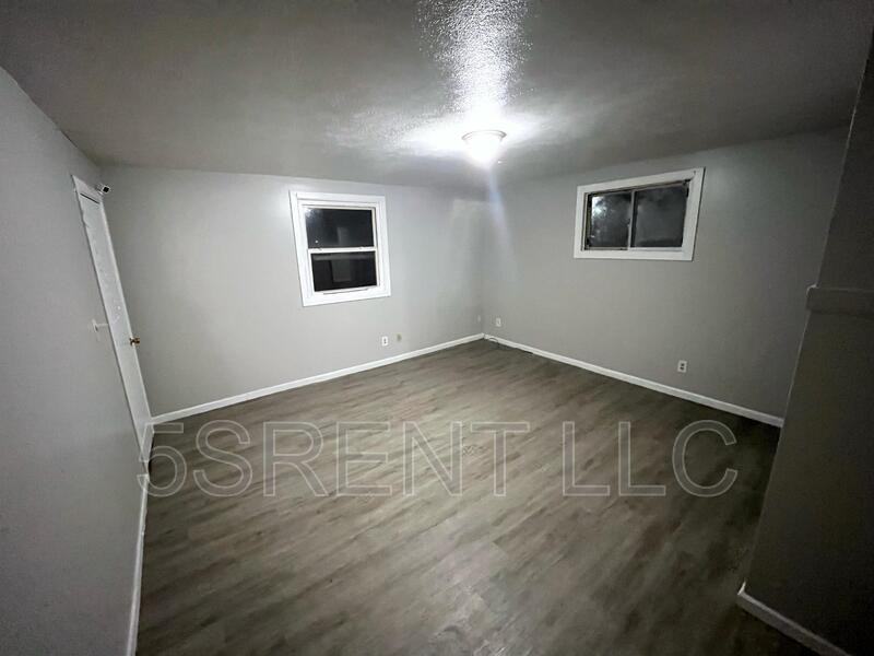 236 S Mary Ellen St - Photo 5 of 11