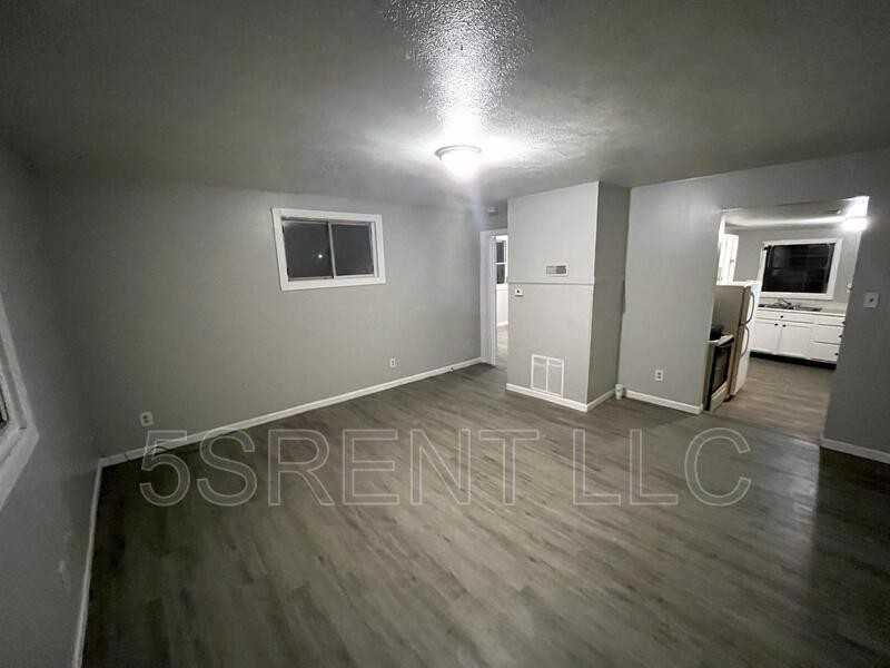 236 S Mary Ellen St - Photo 6 of 11