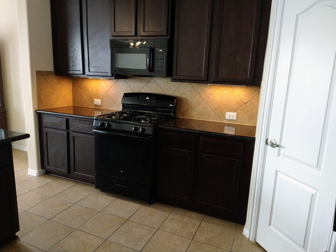 2218 Maple Point Dr N - Photo 7 of 19