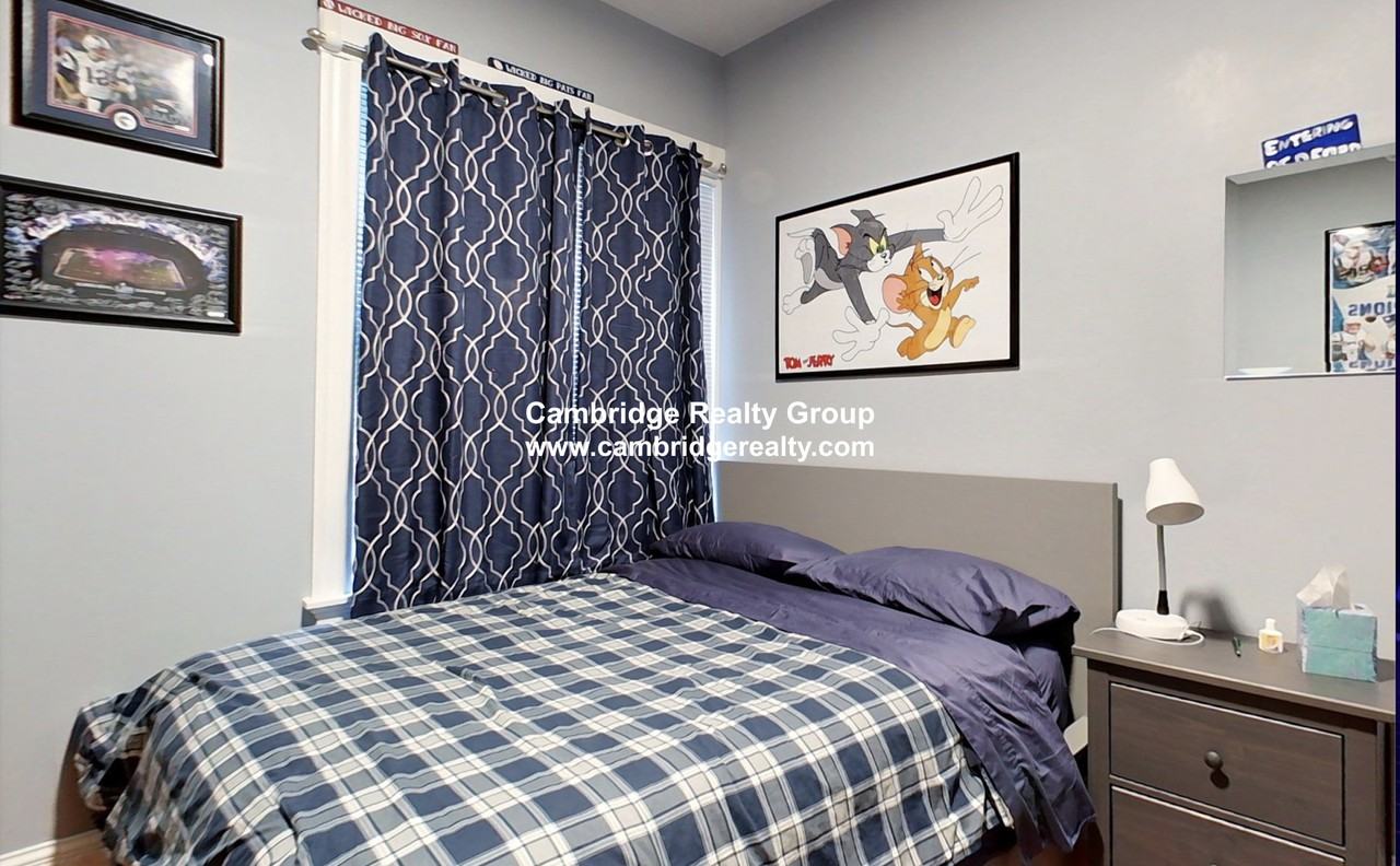 136 Oxford St #1 - Photo 3 of 9