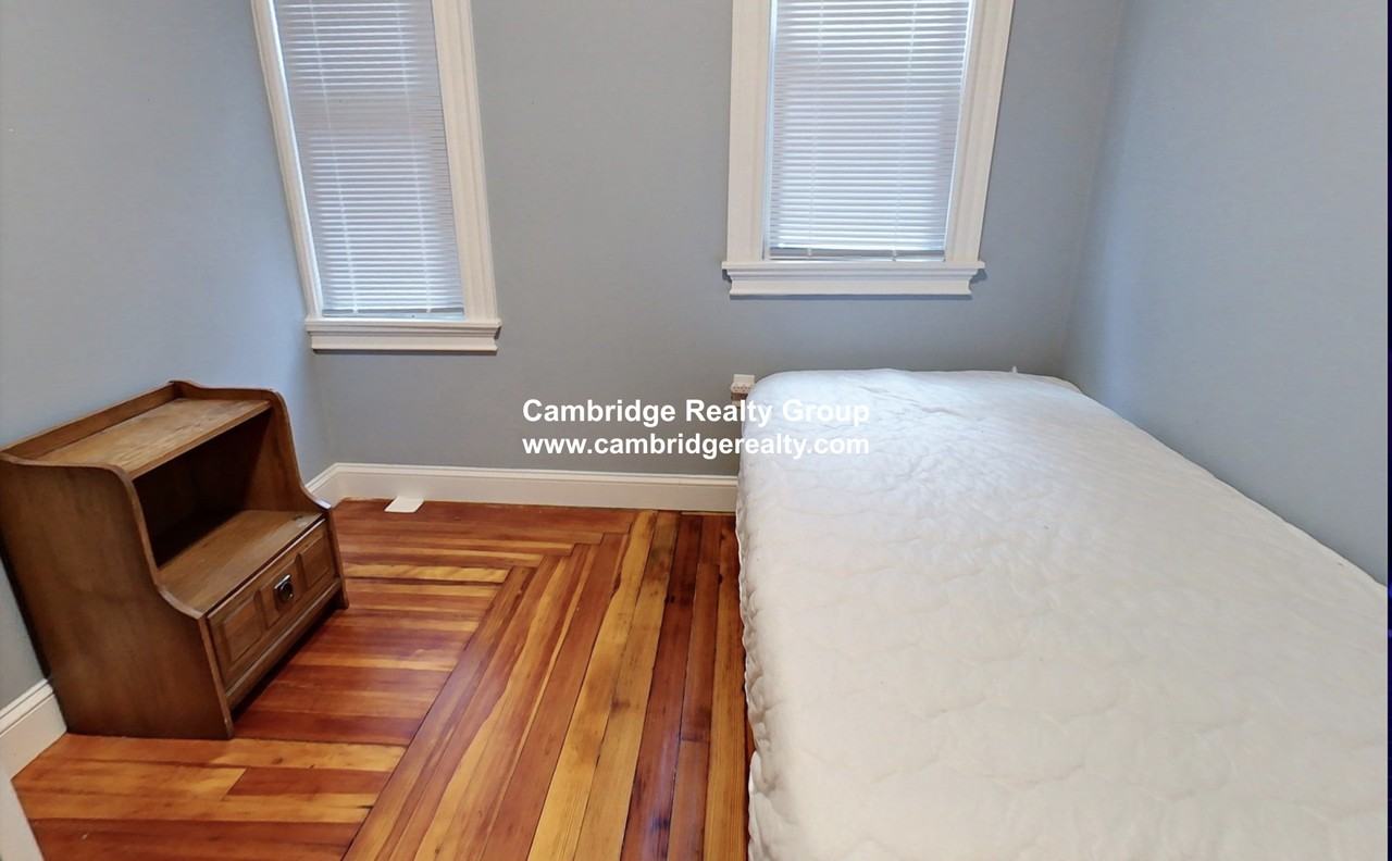136 Oxford St #1 - Photo 5 of 9
