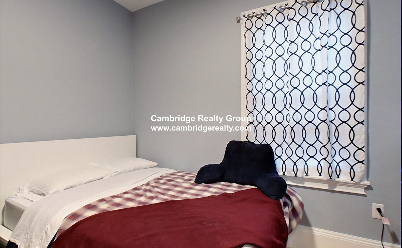 136 Oxford St #1 - Photo 6 of 9