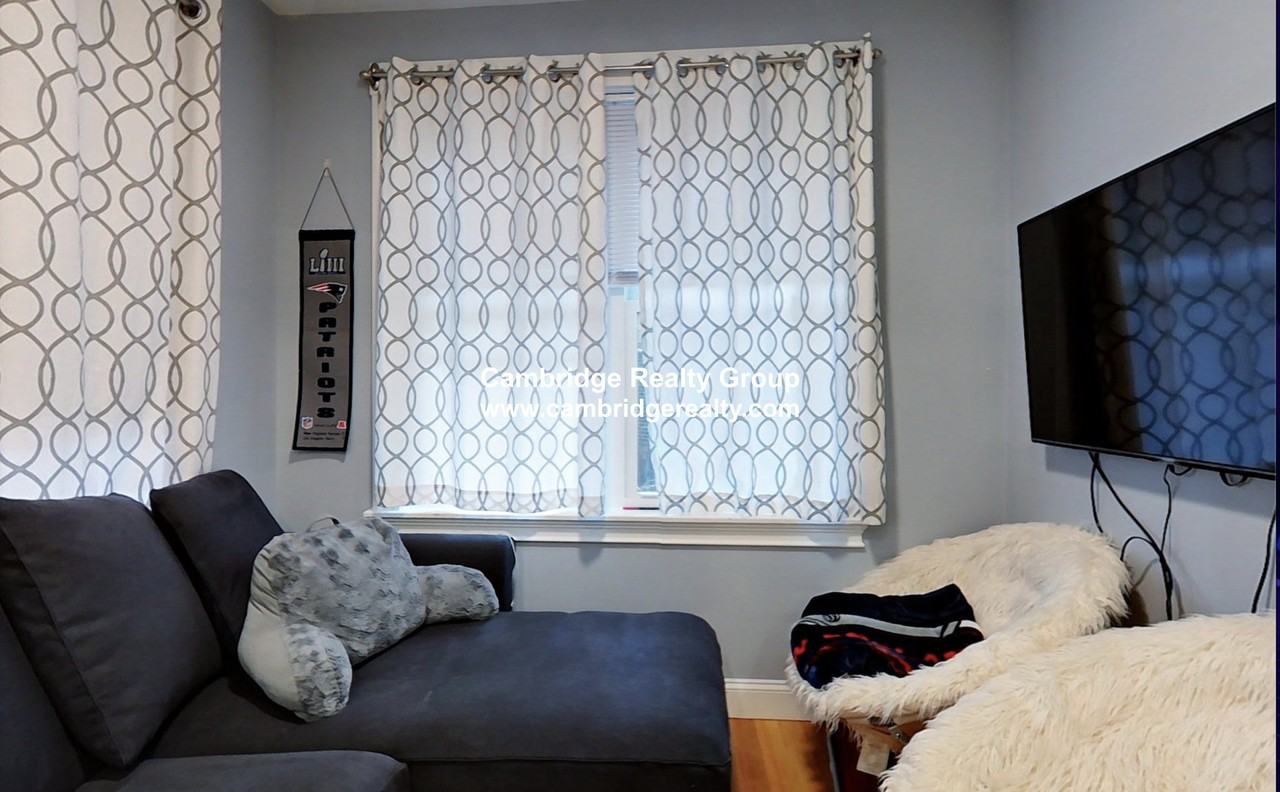 136 Oxford St #1 - Photo 7 of 9