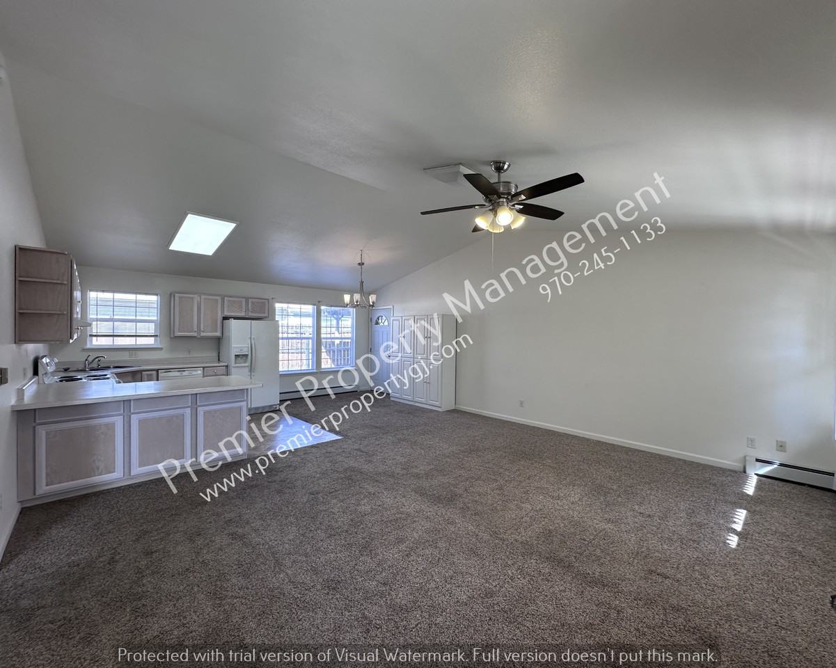 573 Greenfield Cir E - Photo 2 of 20
