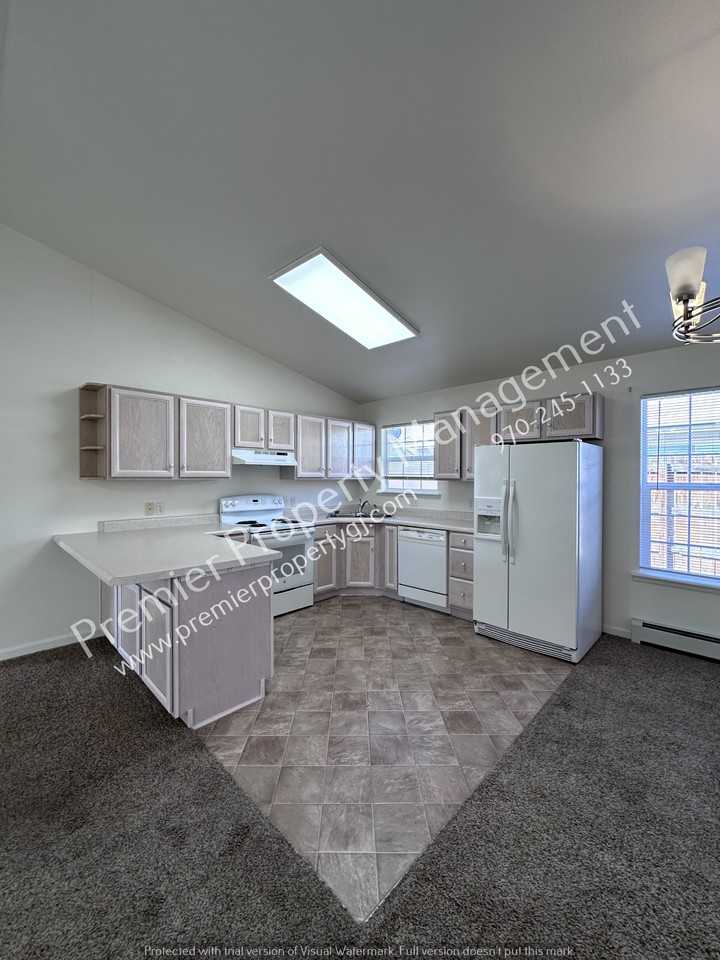 573 Greenfield Cir E - Photo 4 of 20