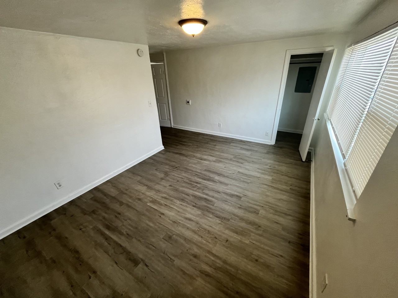 21 Chamberlin Ave W #B - Photo 2 of 11