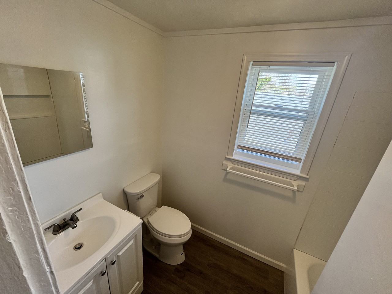 21 Chamberlin Ave W #B - Photo 4 of 11