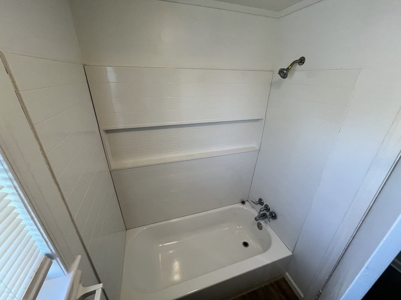 21 Chamberlin Ave W #B - Photo 5 of 11