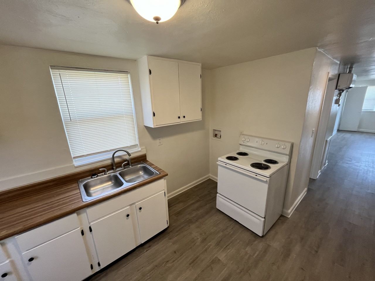 21 Chamberlin Ave W #B - Photo 7 of 11