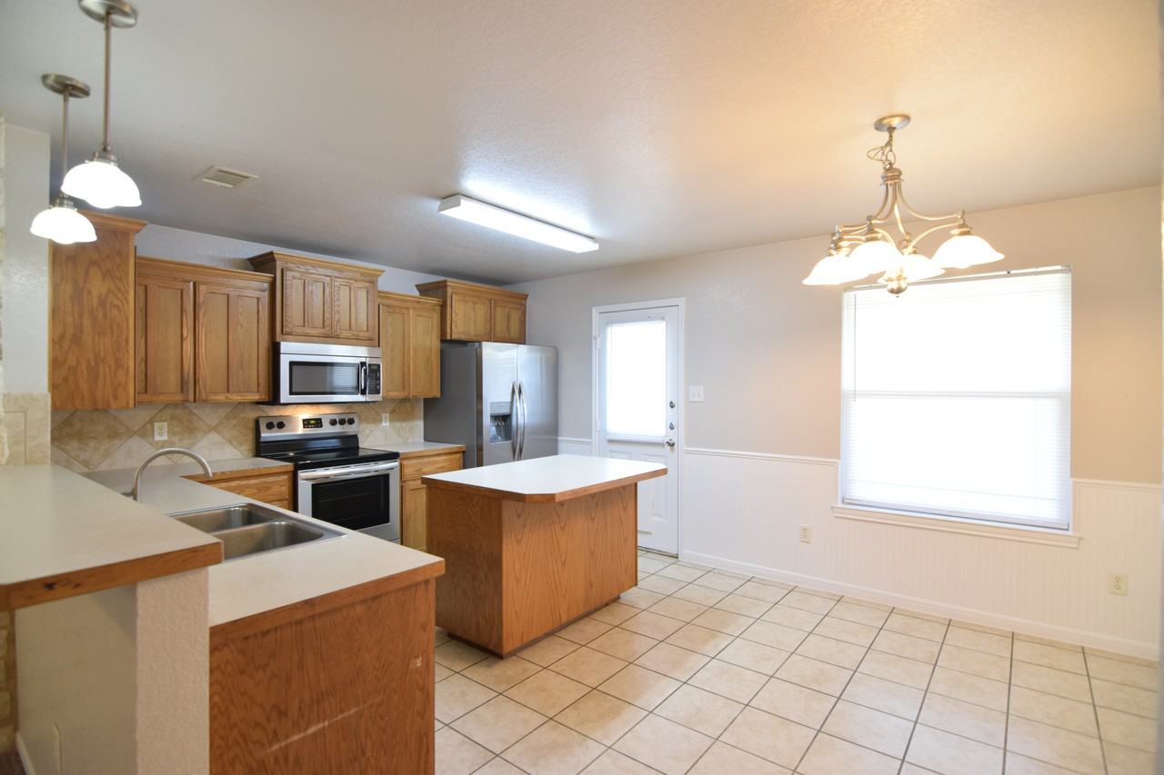 1706 Walker Place Blvd - Photo 4 of 19