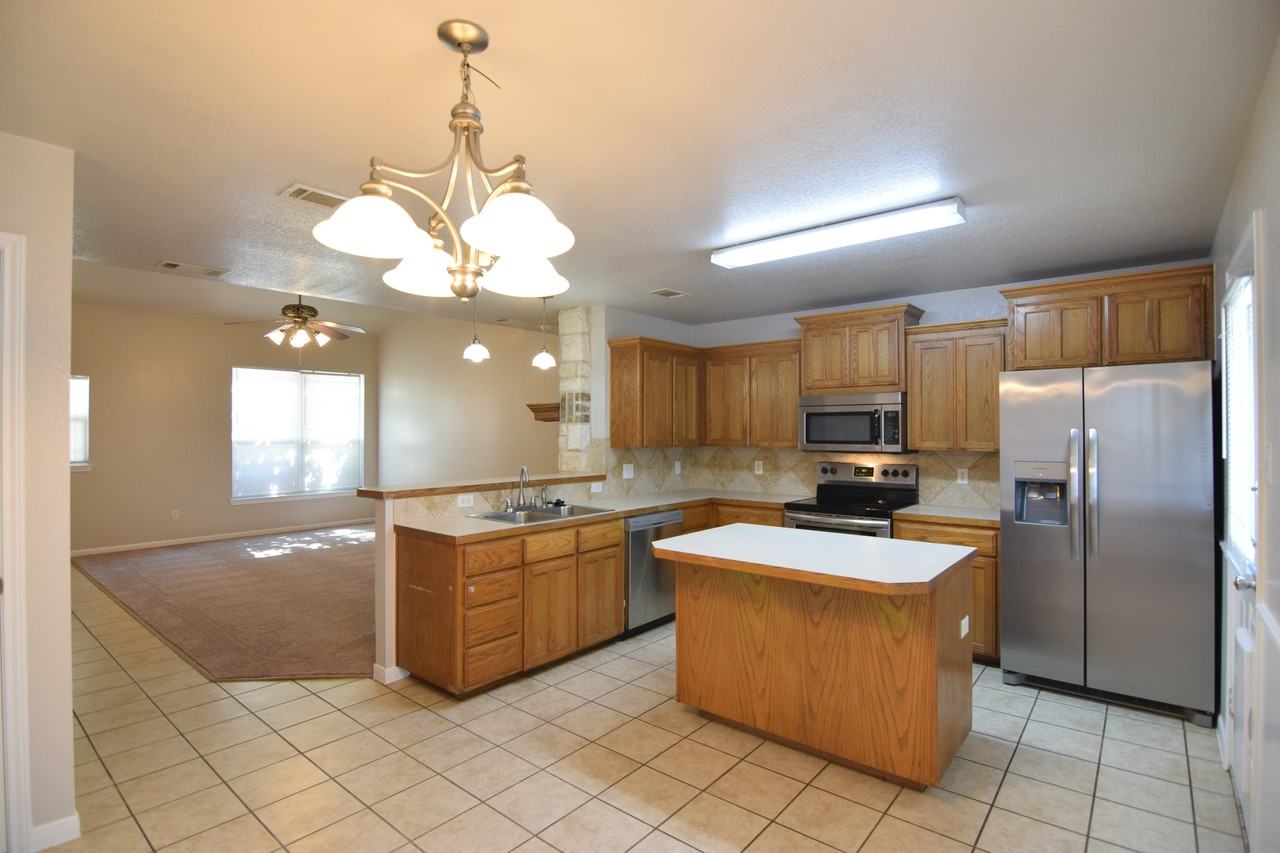 1706 Walker Place Blvd - Photo 5 of 19