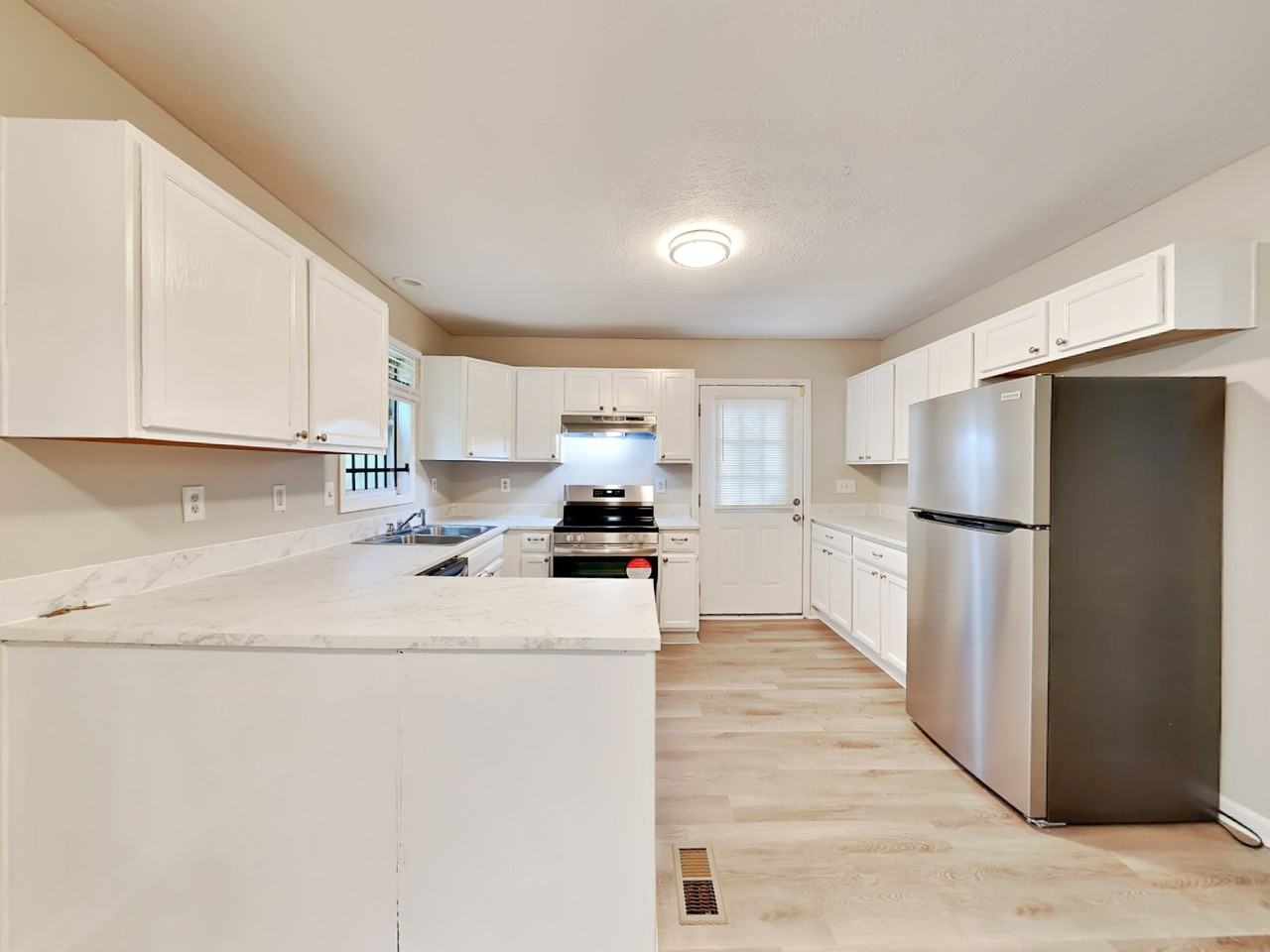 729 Cooper St Sw - Photo 5 of 20