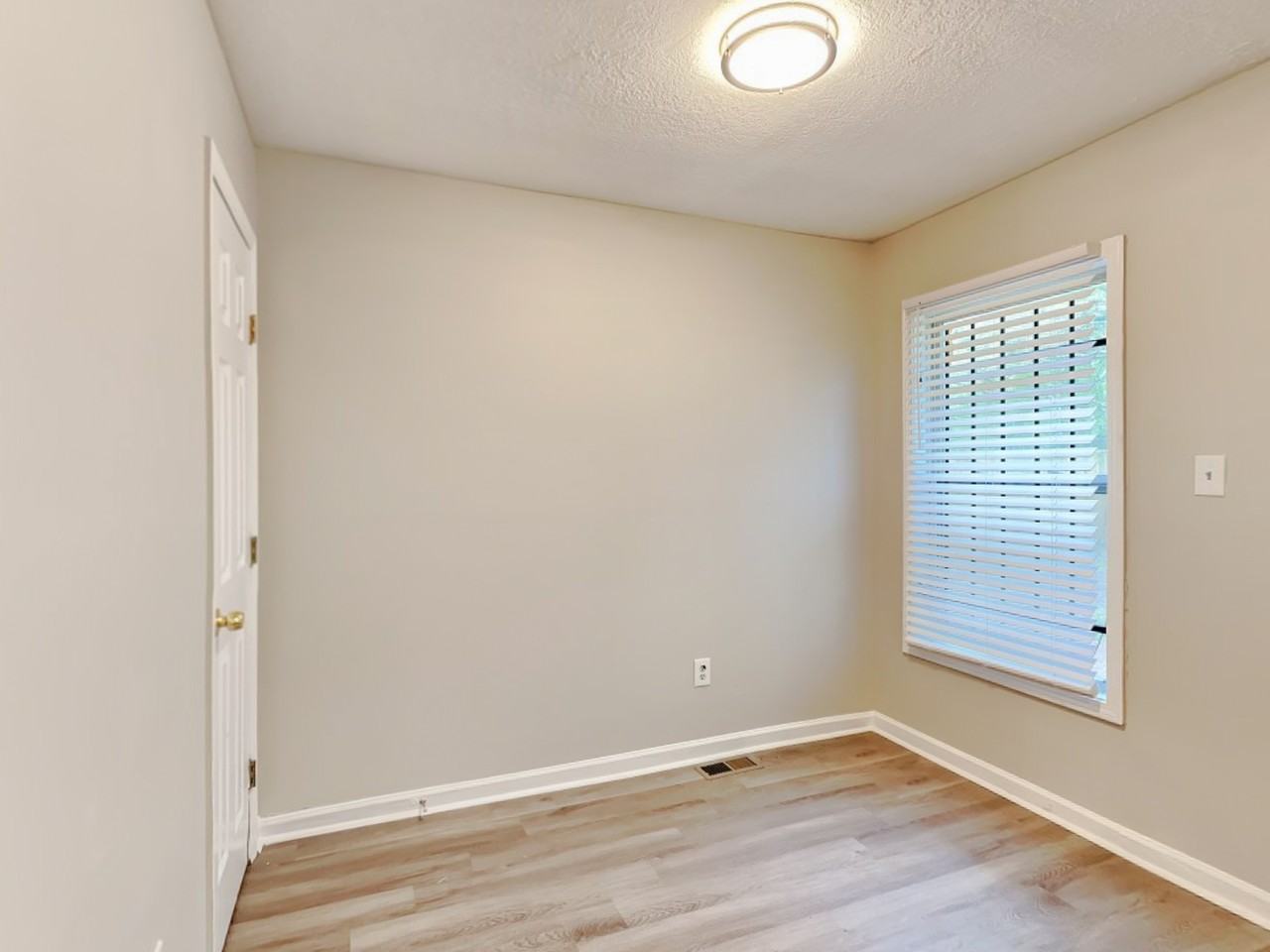 729 Cooper St Sw - Photo 7 of 20