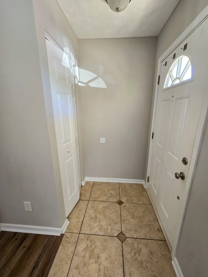 3105 Ivey Wood Ln - Photo 4 of 32