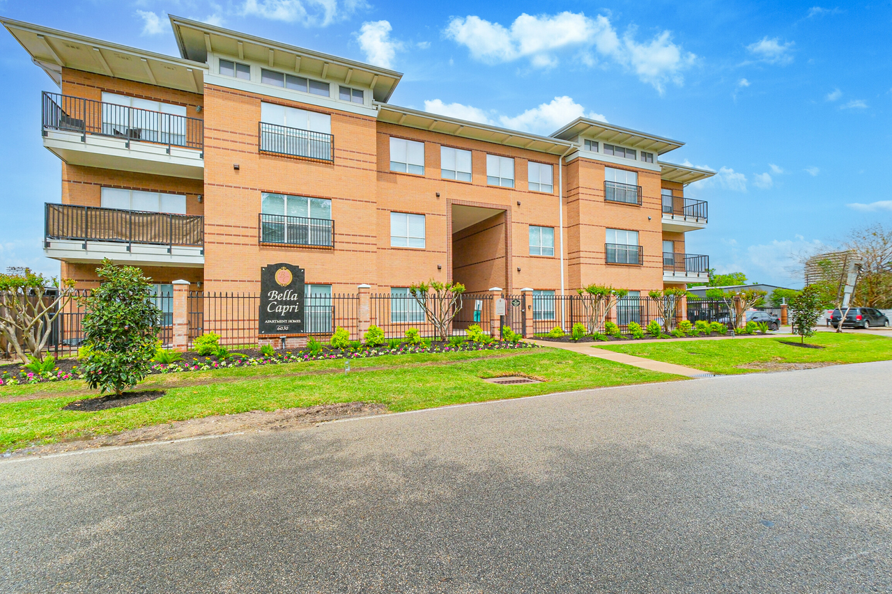 Bella Capri Apartments - Photo 3 of 9