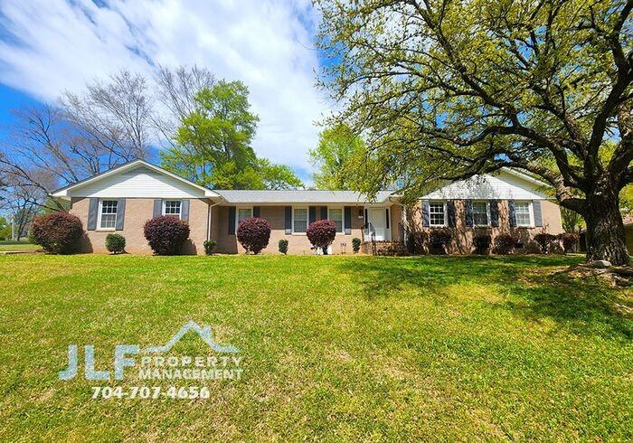 171 Suburban Ave Ne - Photo 2 of 31