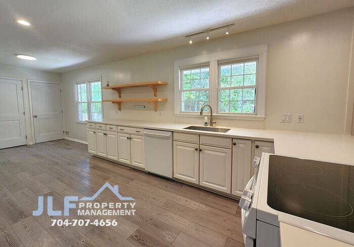 171 Suburban Ave Ne - Photo 3 of 31