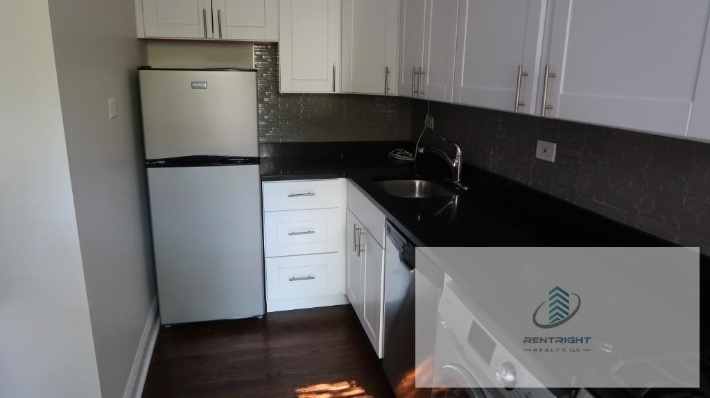 2129 N Dayton St #203 - Photo 2 of 16