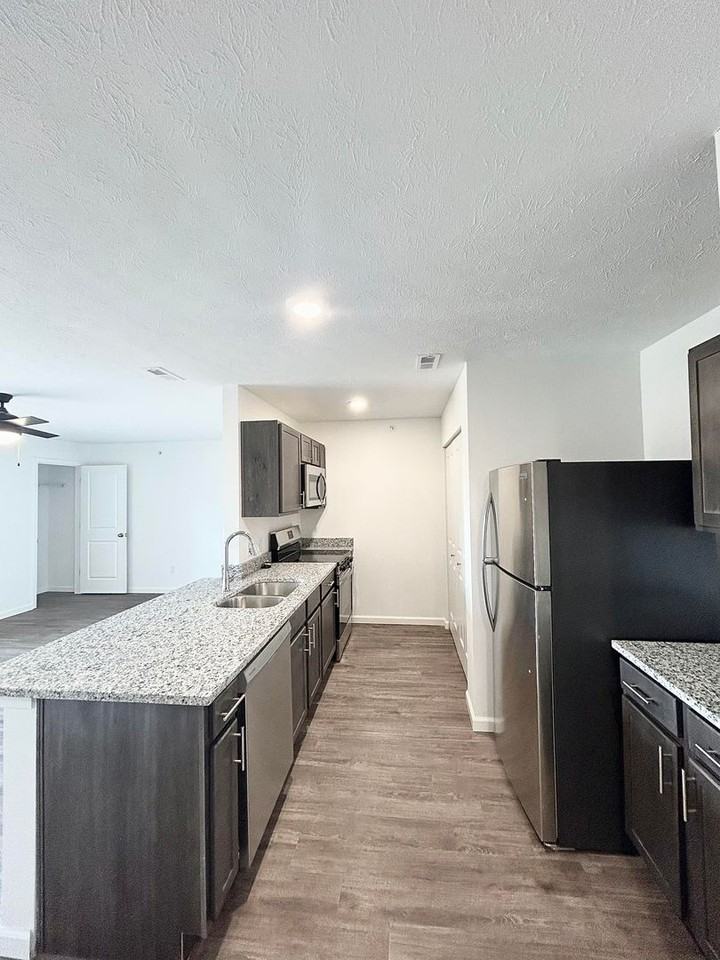 Sagamore Winds Apartments - Photo 4 of 50