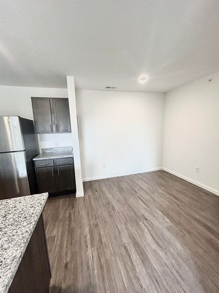 Sagamore Winds Apartments - Photo 6 of 50