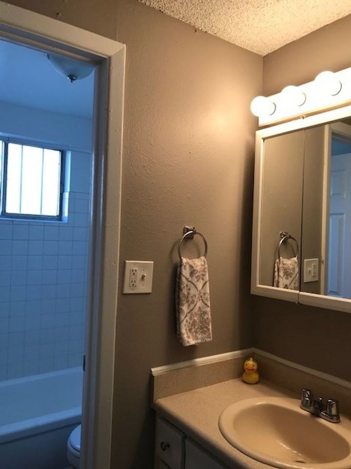 Lisa Rae Apartments - Photo 4 of 19