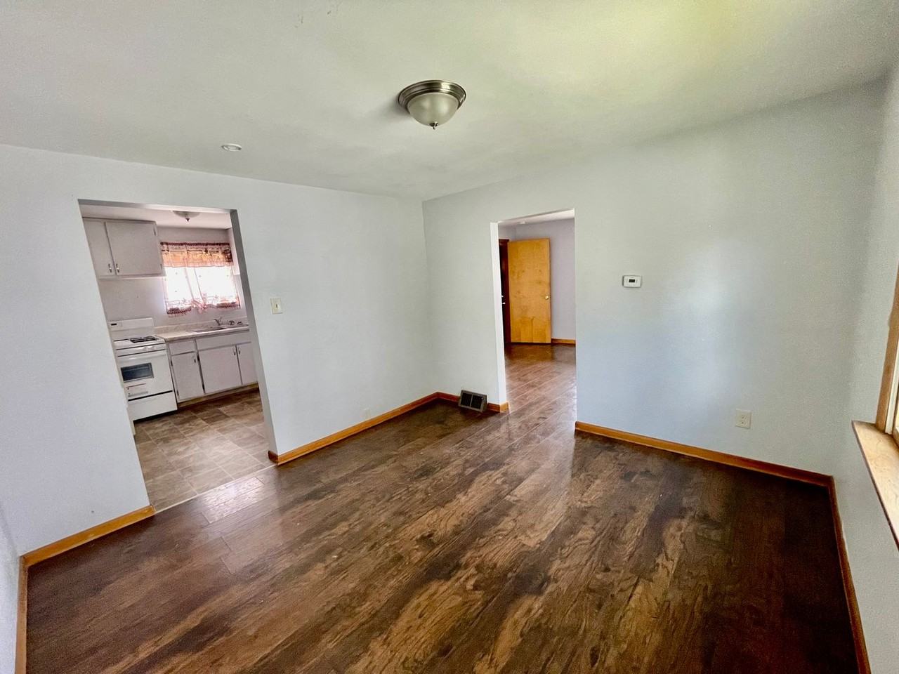 746 6th Ave - Photo 4 of 27