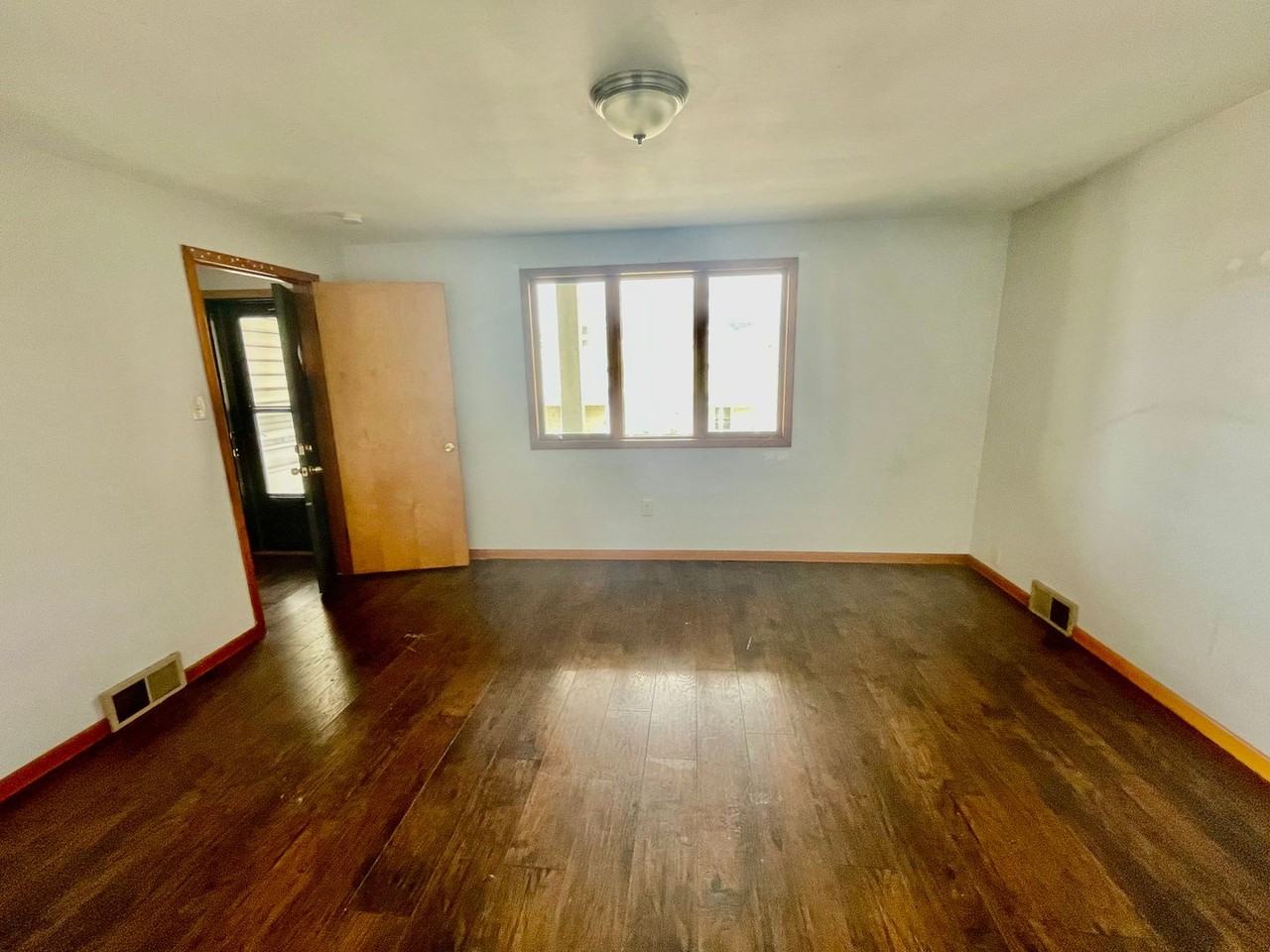 746 6th Ave - Photo 5 of 27