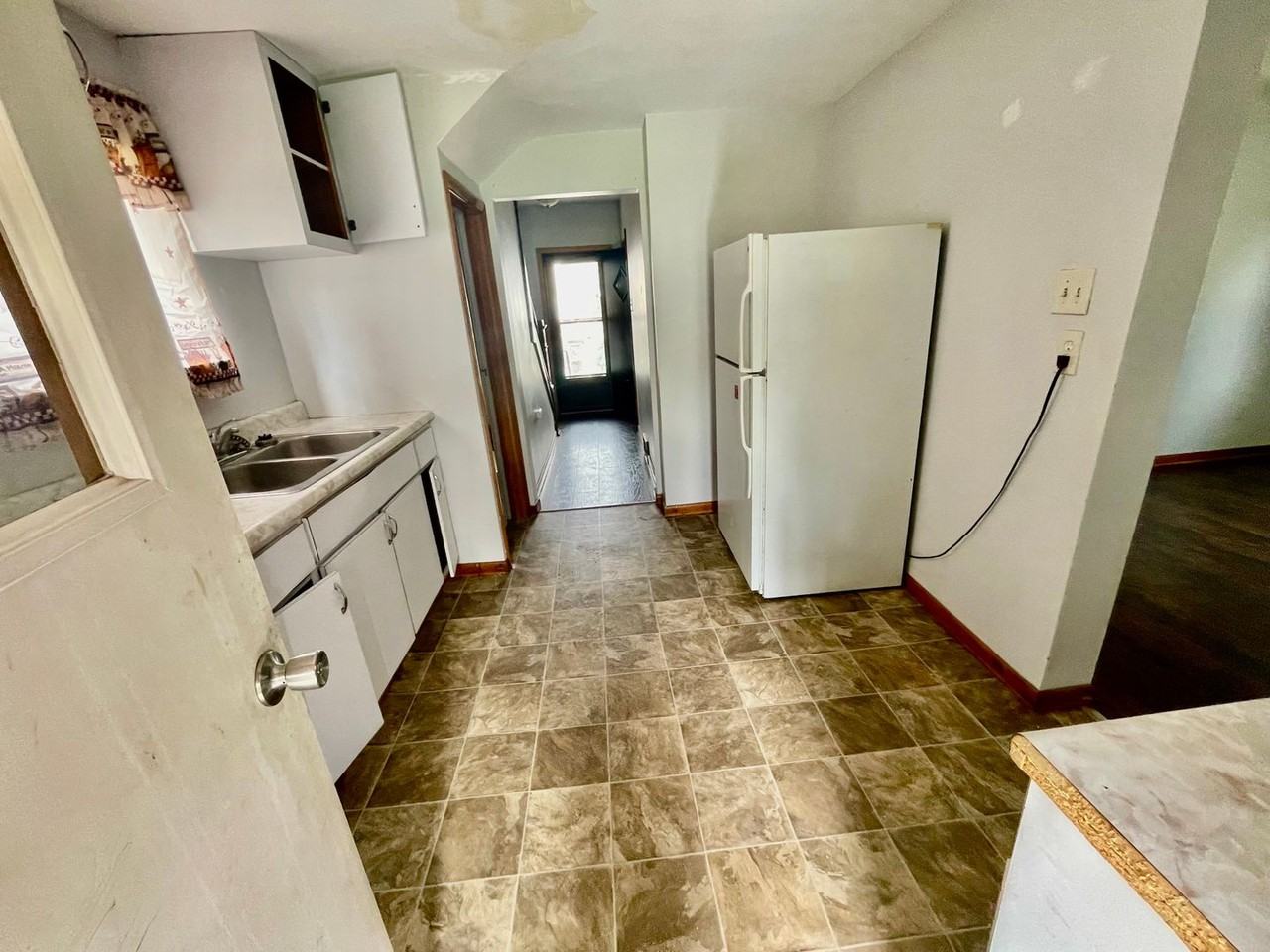 746 6th Ave - Photo 6 of 27