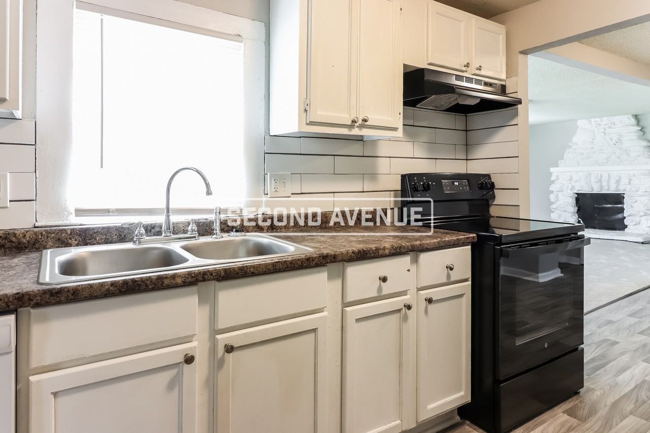 2710 E 77th Ter - Photo 2 of 15