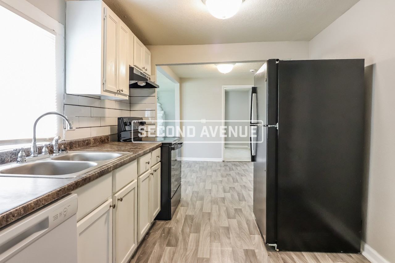 2710 E 77th Ter - Photo 3 of 15