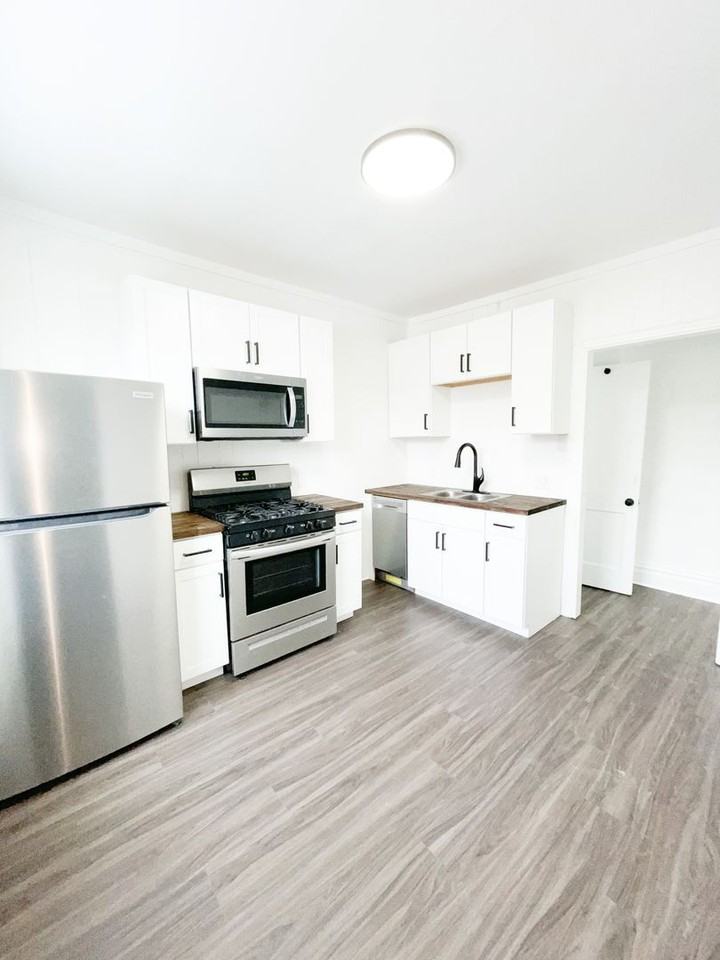 19 - 709-711 Industry - Photo 2 of 26