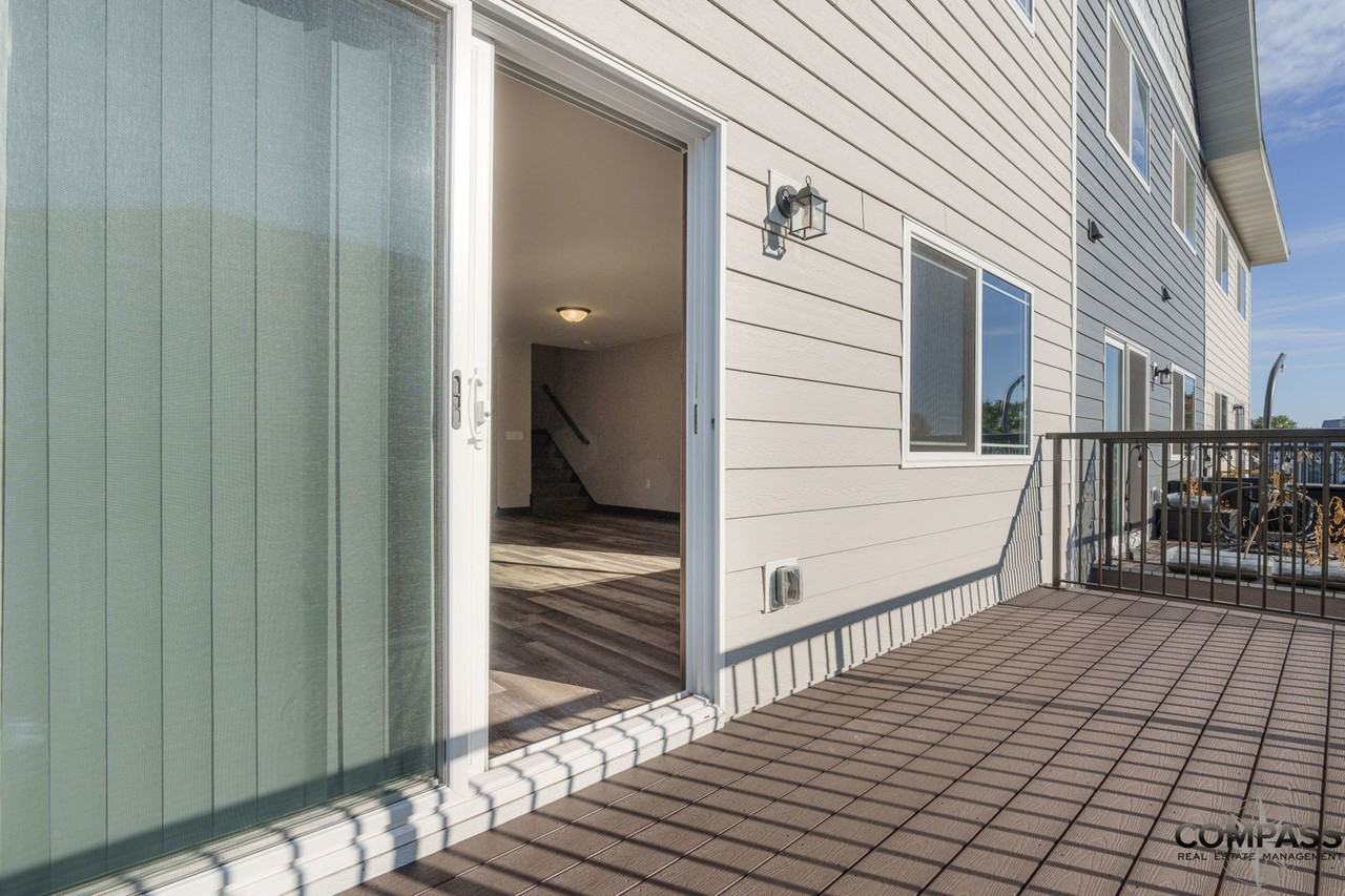 2953 Eldorado Boulevard - Photo 7 of 25