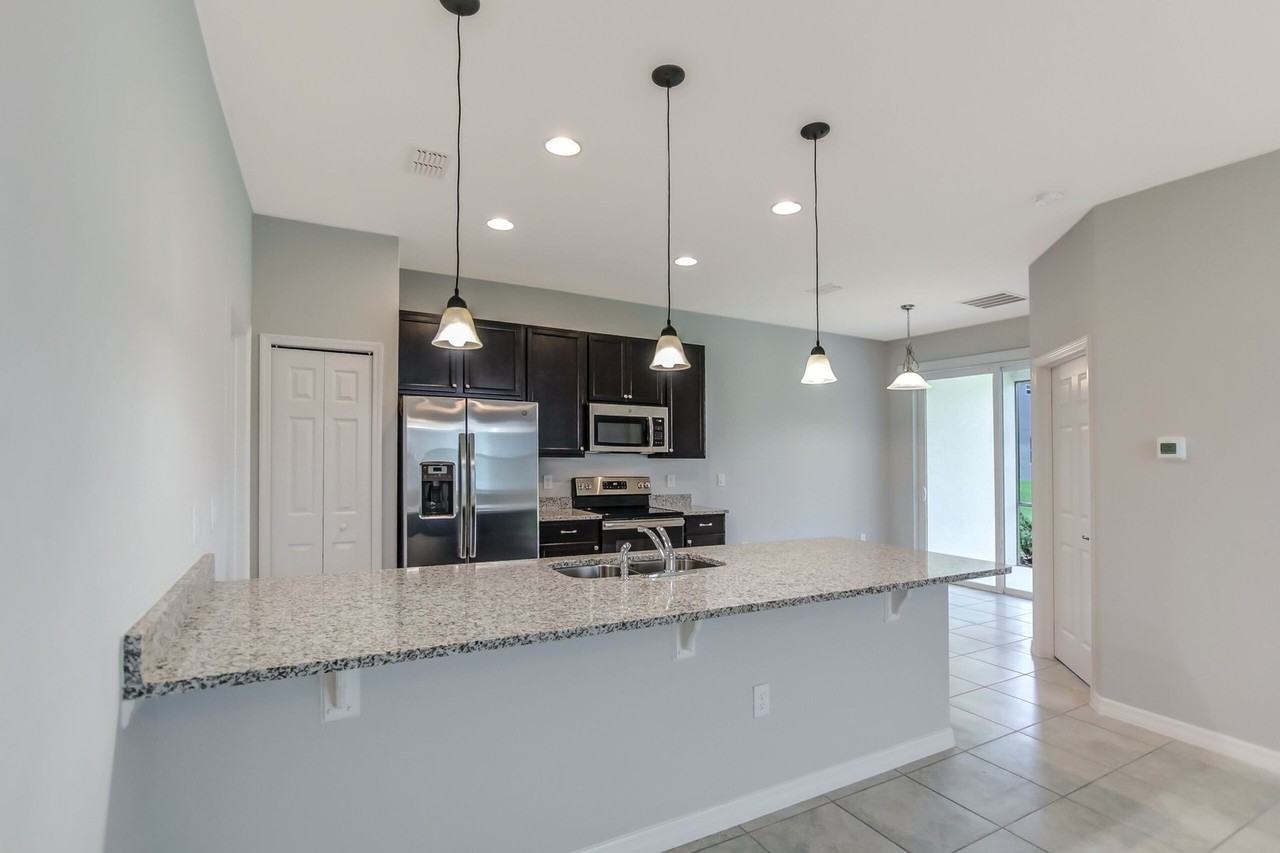 1869 Overcup Ave - Photo 5 of 24
